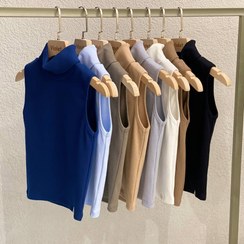 تصویر کراپ تاپ یقه اسکی مشکی 