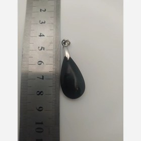 تصویر گردن آویز سنگ یشم تیره 