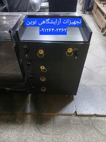 تصویر ترولی آرایشگاهی چوبی قفلدار چهارکشو یه در دررنگ بندی سفیدومشکی 