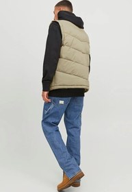 تصویر خرید اینترنتی جلیقه اسپورت مردانه بژ برند jack jones AKLN175901 Puffer Bomber Yelek