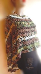 تصویر شنل بافتنی زنانه با کاموا آلیز آنگورا گلد باتیک | اثر استاد مژگان استمراری | برند آکاشیک گالری 