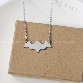 تصویر گردنبند بتمن 