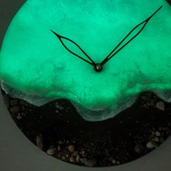 تصویر ساعت دیواری شبتاب رزینی طرح دریا - 20*20 / بدون عدد Glow-in-the-Dark Resin Wall Clock with Ocean Design