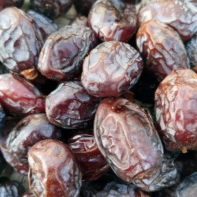 تصویر خرما خنیزی رضوان khenaizi dates