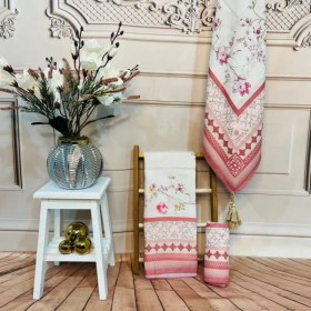 تصویر روسری نخی صورتی ۱۴۰4 