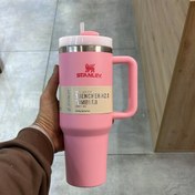 تصویر تراول ماگ استنلی دسته‌دار 1.18 لیتر رنگ صورتی | بالاترین کیفیت و ماندگاری دما 