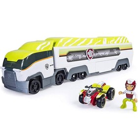 تصویر اتوبوس جنگلی بزرگ سگ های نگهبان همراه با رایدر 