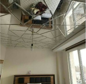 تصویر آینه شکسته 