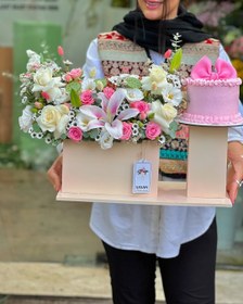 تصویر باکس گل و کیک نینا | کد: ZNB-OMR 