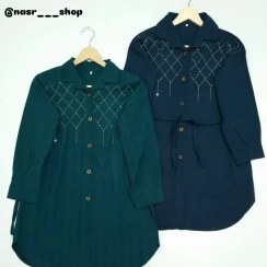 تصویر مانتو آیوا طرح پارچه زنجیره ای نگین‌کاری شده فری سایز تا ۵۲ 