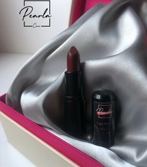 تصویر رژلب زرشکی پِرلا Lipstick