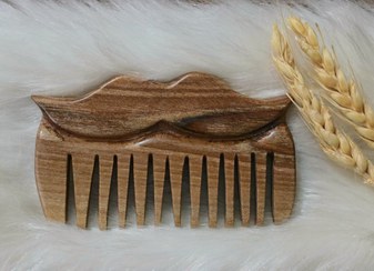 تصویر شانه چوبی طرح سیبیل Sibyl design wooden comb