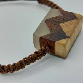 تصویر دستبند چوبی شب تاب 