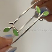 تصویر دستبند بنگل استیل طرح جوانه و برگ ها با رزین 