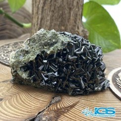 تصویر سنگ راف اپیدوت کلکسیونی پر بلور و سالم Epidote