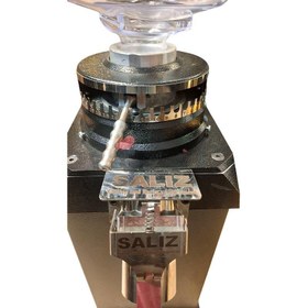 تصویر آسیاب قهوه فله زن ایرانی 