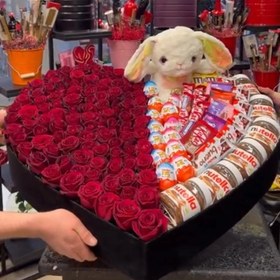 تصویر باکس گل ولنتاین،گل‌فروشی ارومیه Valentine flower box, Urmia flower shop