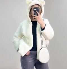 تصویر کاپشن پالتو پوست تدی کلاه‌دار زنانه همراه با کیف ست کیوت | ترند پینترست ست دو تیکه - سفید 