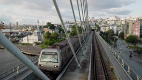 تصویر دانلود فوتیج قطار به ایستگاه مترو می رسد Train Arrives At The Station, Metro 