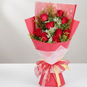 تصویر دسته گل رز قرمز پر جنب و جوش در بسته قرمز کد15 (چین) 