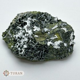 تصویر سنگ اپیدوت با همرشدی کلسیت 509 گرم 