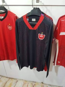 تصویر لباس دوم آستین بلند پرسپولیس 2024(1403)پارچه چیتا و لوگو ژله ای 