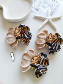 تصویر گلسر پلنگی پیکسلدار 