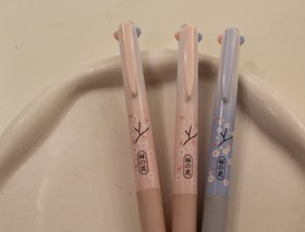 تصویر خودکار ۴ رنگ شکوفه‌ بهاری 