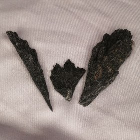 تصویر سنگ کیانیت سیاه 53 گرم 