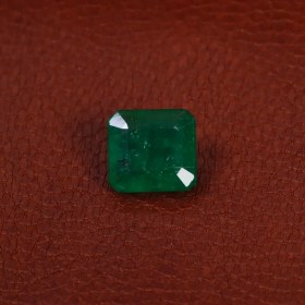 تصویر نگین زمرد کد 30136 Emerald stone