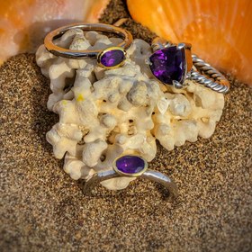 تصویر انگشتر نقره با سنگ‌آمیتیس دستساز زنانه تک نسخه Handmade silver ring with amethyst stone