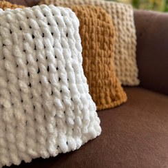 تصویر کوسن های مبل با نخ ترک 