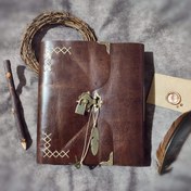 تصویر دفتر چرمی قفلدار بزرگ ، ۲۲/۵ در ۲۰ ، ۲۰۰ برگ کاغذ نخودی رنگ ، قفلدار 