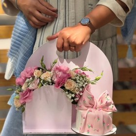 تصویر باکس گل و کیک تولد صورتی فلوبار 