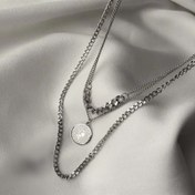 تصویر گردنبند سه لاین زیبا با آویز الیزابت نقره ای تمام استیل 