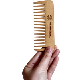 تصویر شانه چوبی بادی شاپ ا The body shop detangling comb The body shop detangling comb