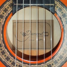 تصویر گیتار کلاسیک دیاموند کاتوی رنگ قهوه ای همراه با سافت کیس ضدضربه و پیک(مضراب گیتار) و ارسال رایگان 