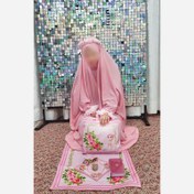 تصویر ست جشن تکلیف عبادت صورتی چادر نماز سجاده و کیف چادر میزبان 
