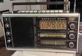 تصویر زادیو قدیمی آنتیکGRUNDIG SATELLIT2100 