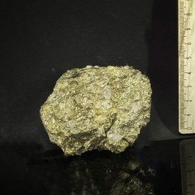 تصویر پیریت توده ای زرد رنگ 