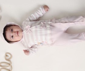 تصویر سرهمی کلاهدار نوزادی دخترانه طرح violet دانالو Danaloo 