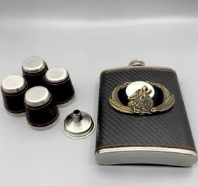 تصویر هیپ فلاسک و شات روکش چرم طرح گرگ 