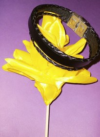 تصویر دستبند چرمی مشکی با قفل طلایی 