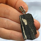 تصویر تورمالین سیاه 