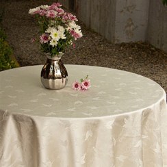 تصویر رومیزی ژاگارد گرد قطر 150 رزین تاژ طرح برگ 