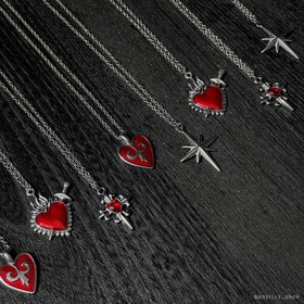 تصویر گردنبند گاثیک 