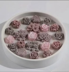 تصویر شات شمع گرد با گلهای بهاری 