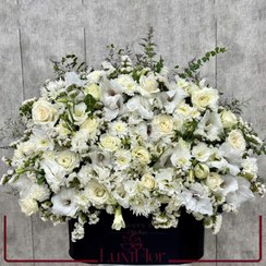 تصویر باکس گل رز سفید و لیسیانتوس 1114 