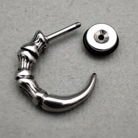 تصویر پیرسینگ گوش 