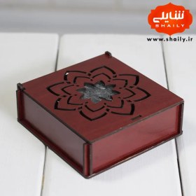 تصویر جعبه کادویی چوبی با نیم مثقال زعفران سرگل اصل 